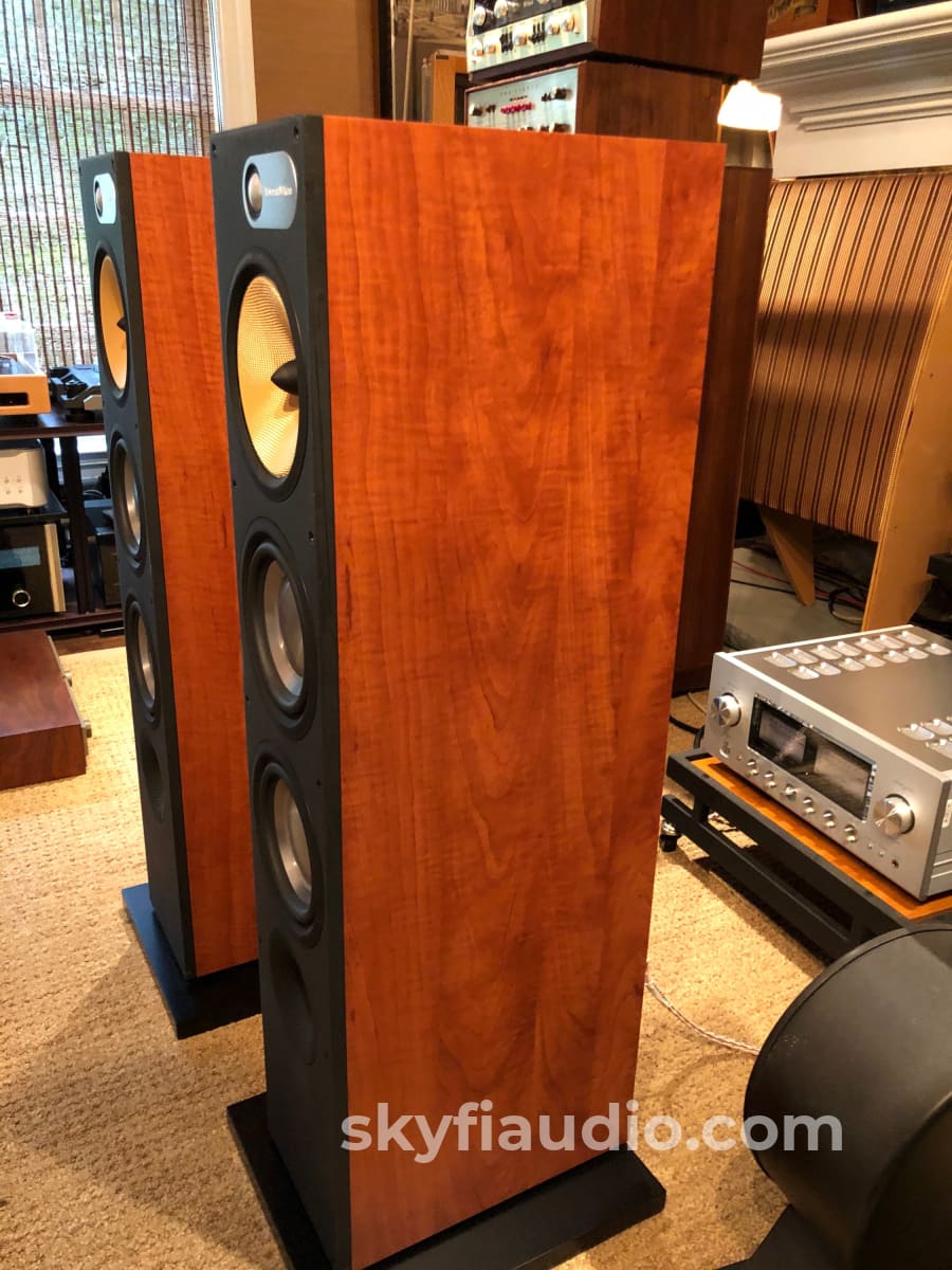 B&W (Bowers And Wilkins) 600 Series - 683 Floorstanding Three-Way Speakers