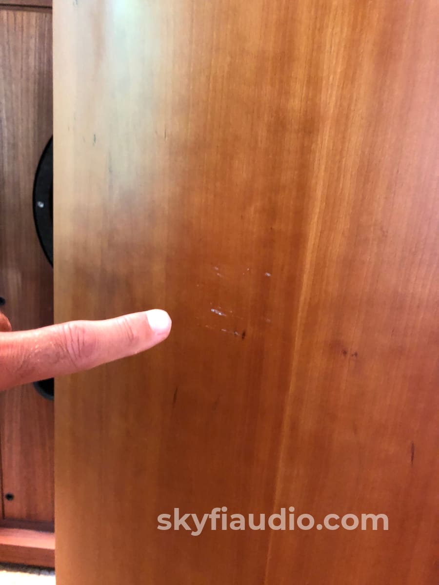 B&W (Bowers And Wilkins) Nautilus 803 Speakers In Cherry