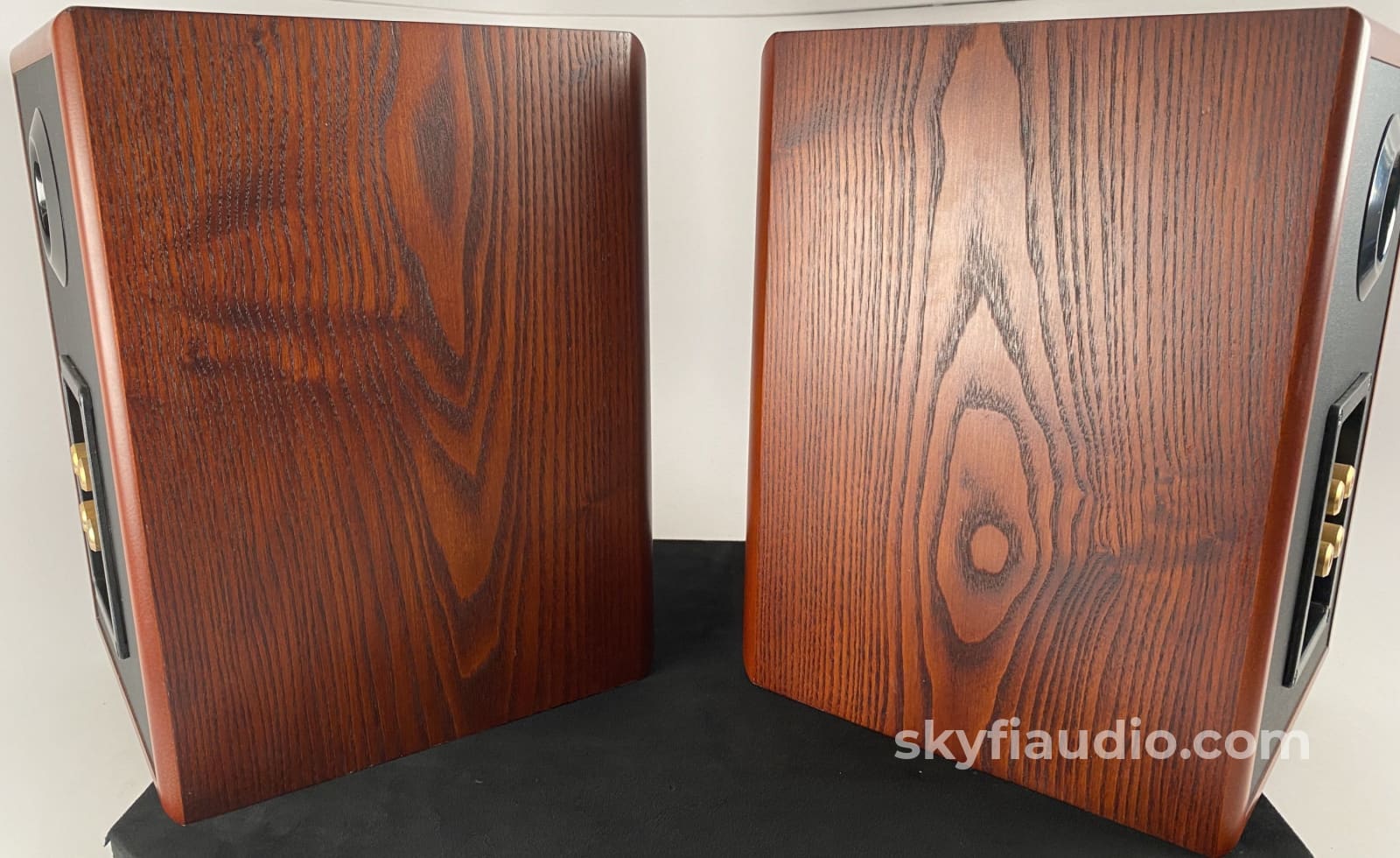 B&W (Bowers & Wilkins) Cdm 2 Bookshelf Speakers - Very Desirable Cherry