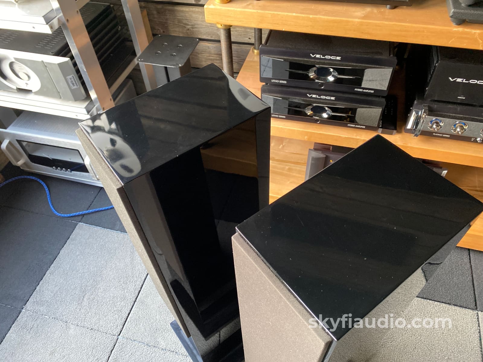B&W (Bowers & Wilkins) Cm8 Floorstanding Speakers