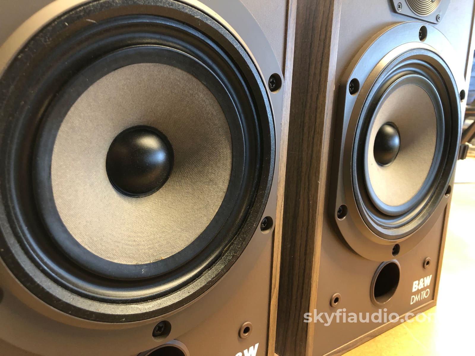 B&W (Bowers & Wilkins) Dm110 Vintage 2-Way Speakers
