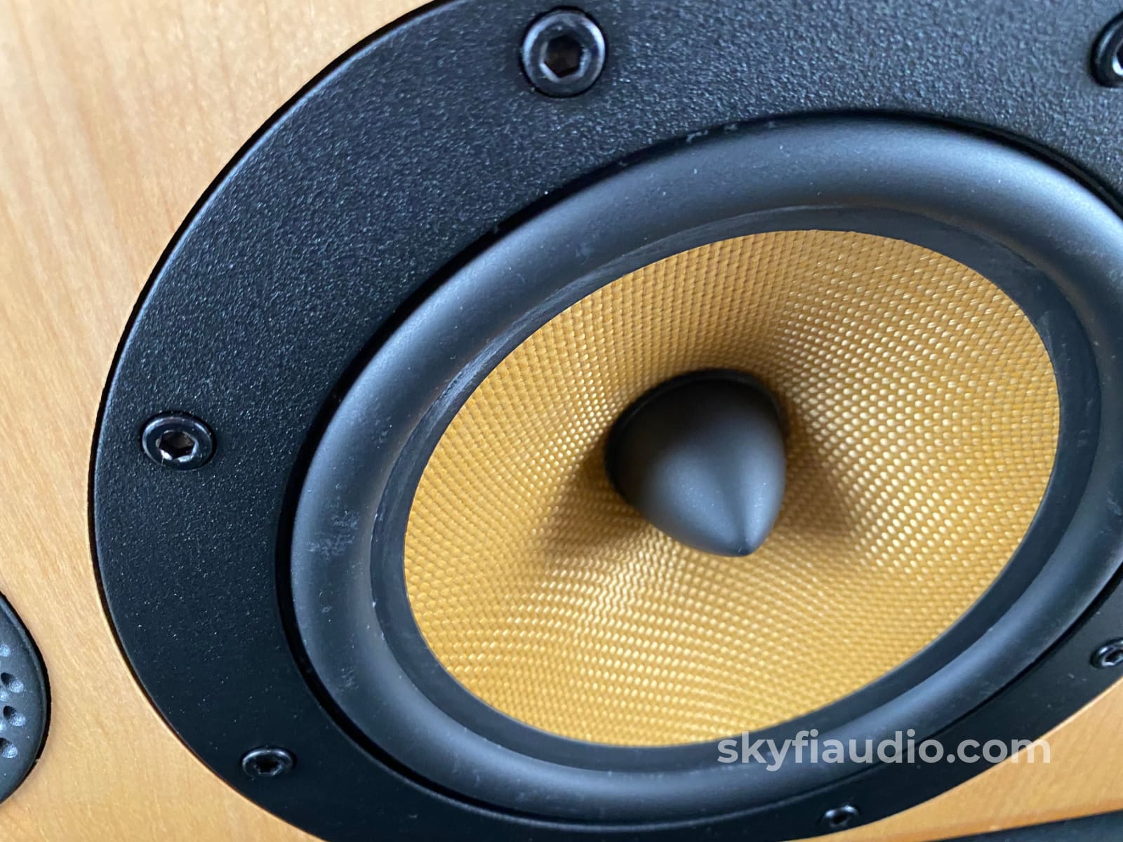 B&W (Bowers & Wilkins) Htm7 Center Channel Speaker Speakers