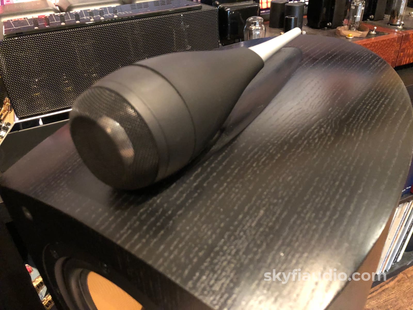 B&W (Bowers & Wilkins) Nautilus 805 With Matching Stands Speakers