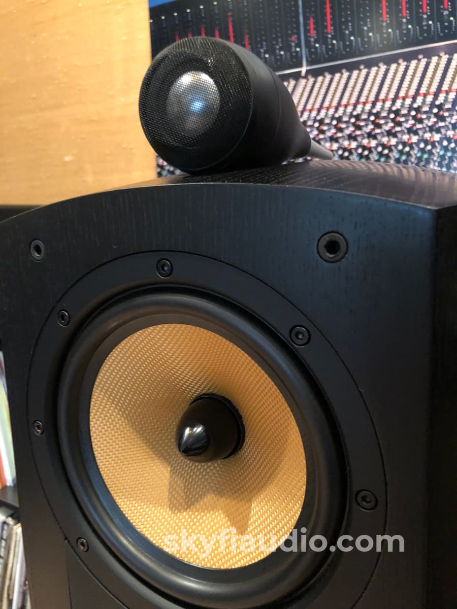 B&W (Bowers & Wilkins) Nautilus 805 With Matching Stands Speakers