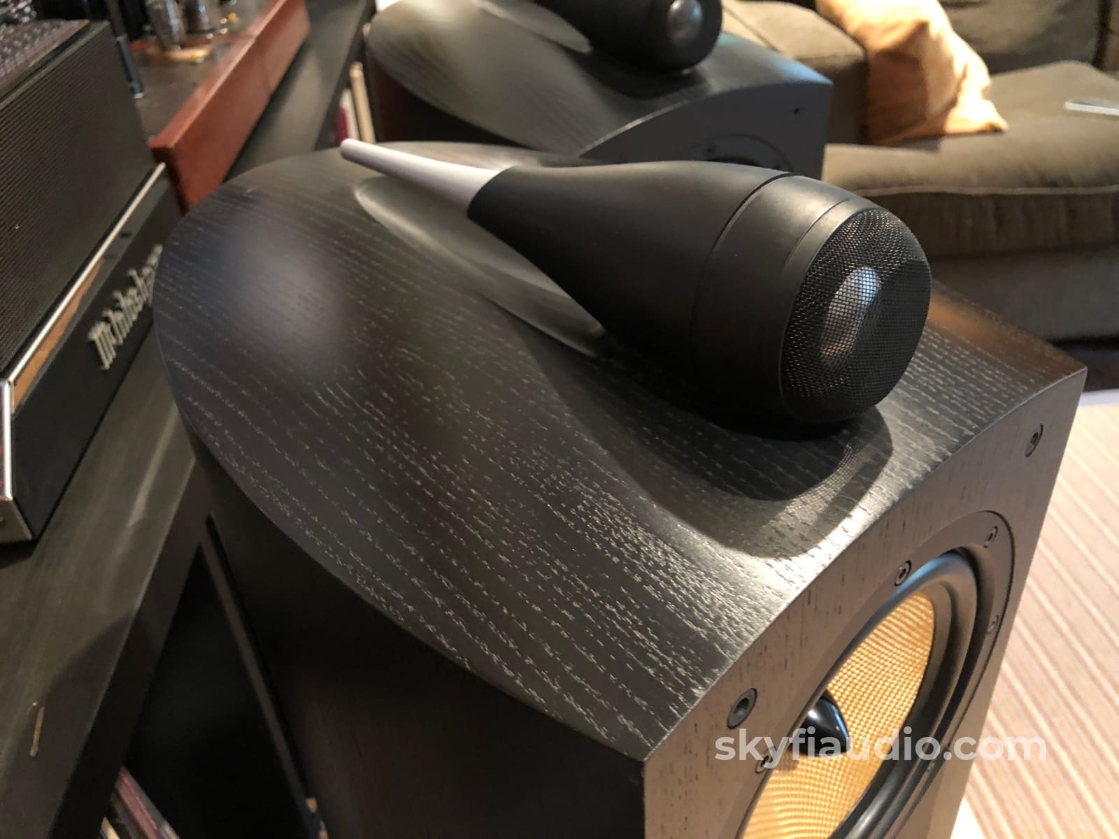 B&W (Bowers & Wilkins) Nautilus 805 With Matching Stands Speakers