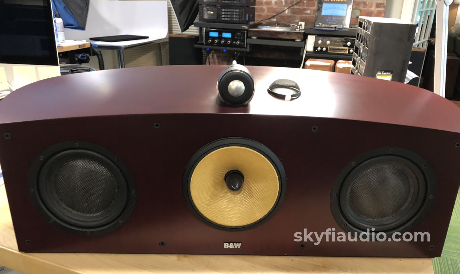 B&W (Bowers & Wilkins) Nautilus HTM-1 Center Theater Speaker - Mint in