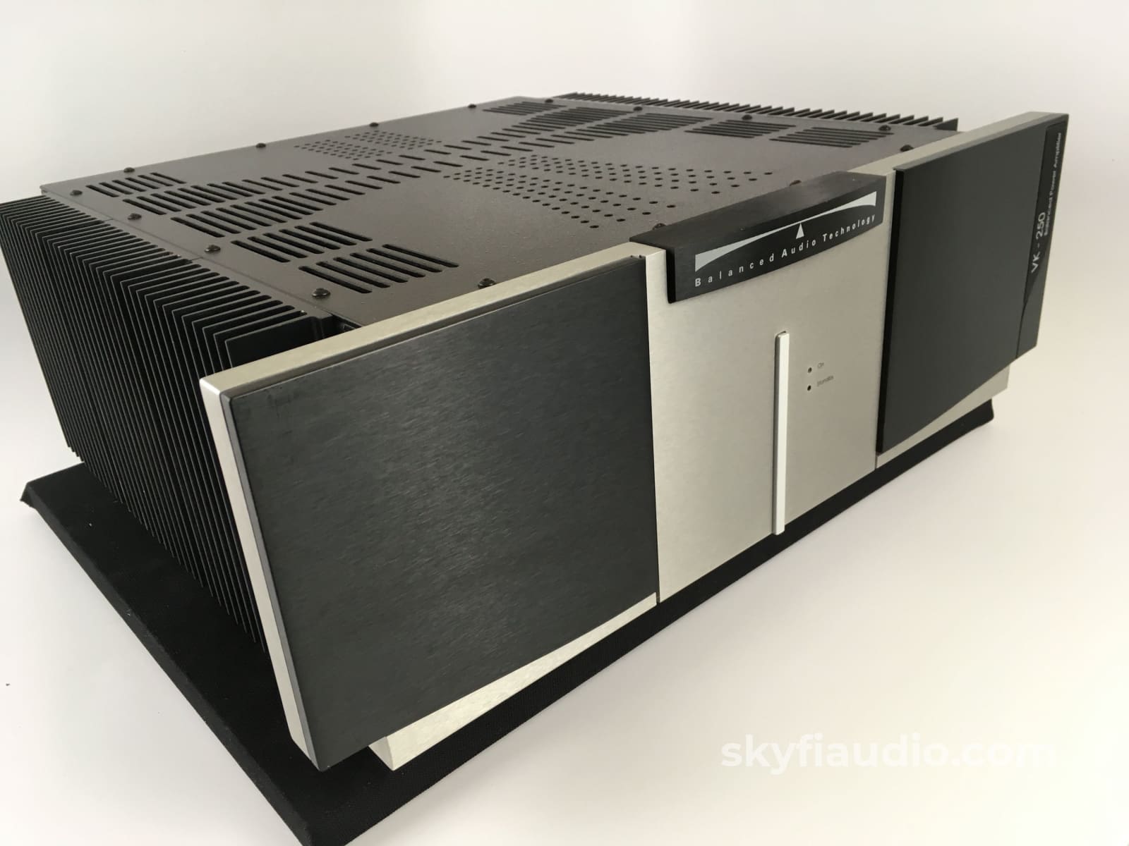 Balanced Audio Technology Vk-250 Solid State Amplifier 250W
