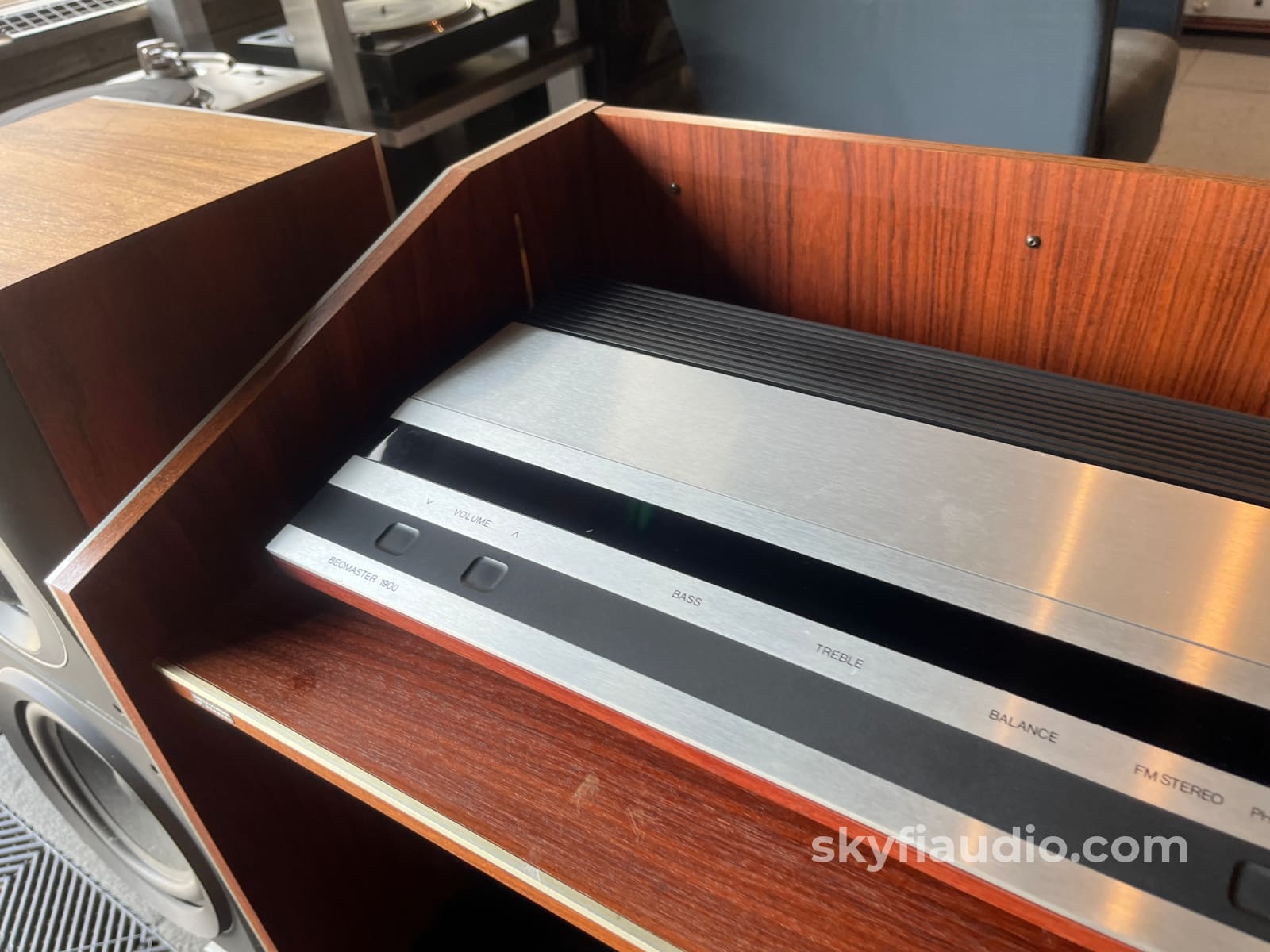 Bang & Olufsen B&O Beomaster 1900 Receiver Beogram 8000 Turntable and Beovox S80.2 speakers W/ Original Cabinet - Rare