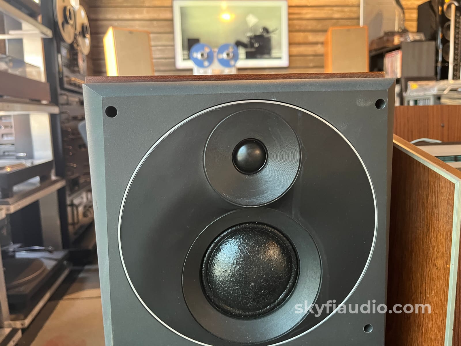 Bang & Olufsen B&O Beomaster 1900 Receiver Beogram 8000 Turntable and Beovox S80.2 speakers W/ Original Cabinet - Rare