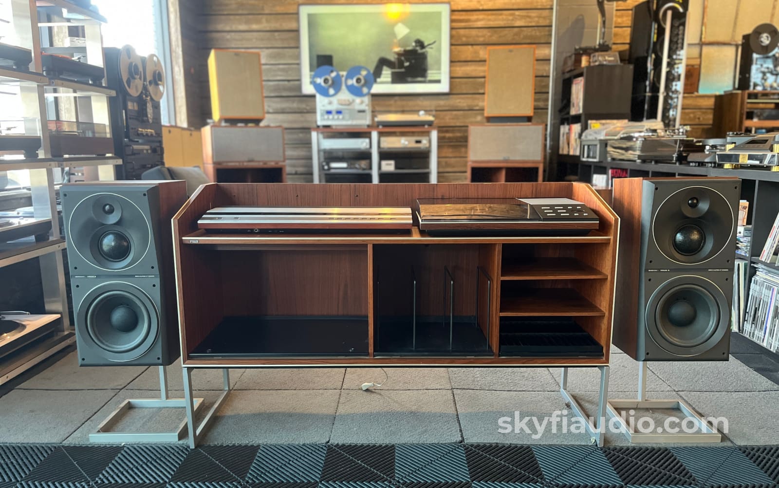 Bang & Olufsen B&O Beomaster 1900 Receiver Beogram 8000 Turntable and Beovox S80.2 speakers W/ Original Cabinet - Rare