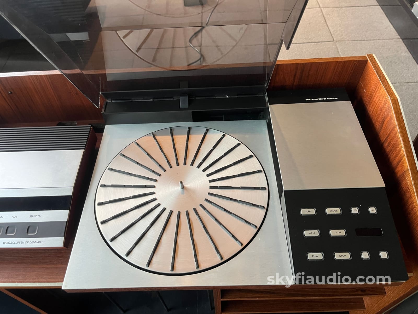 Bang & Olufsen B&O Beomaster 1900 Receiver Beogram 8000 Turntable and Beovox S80.2 speakers W/ Original Cabinet - Rare