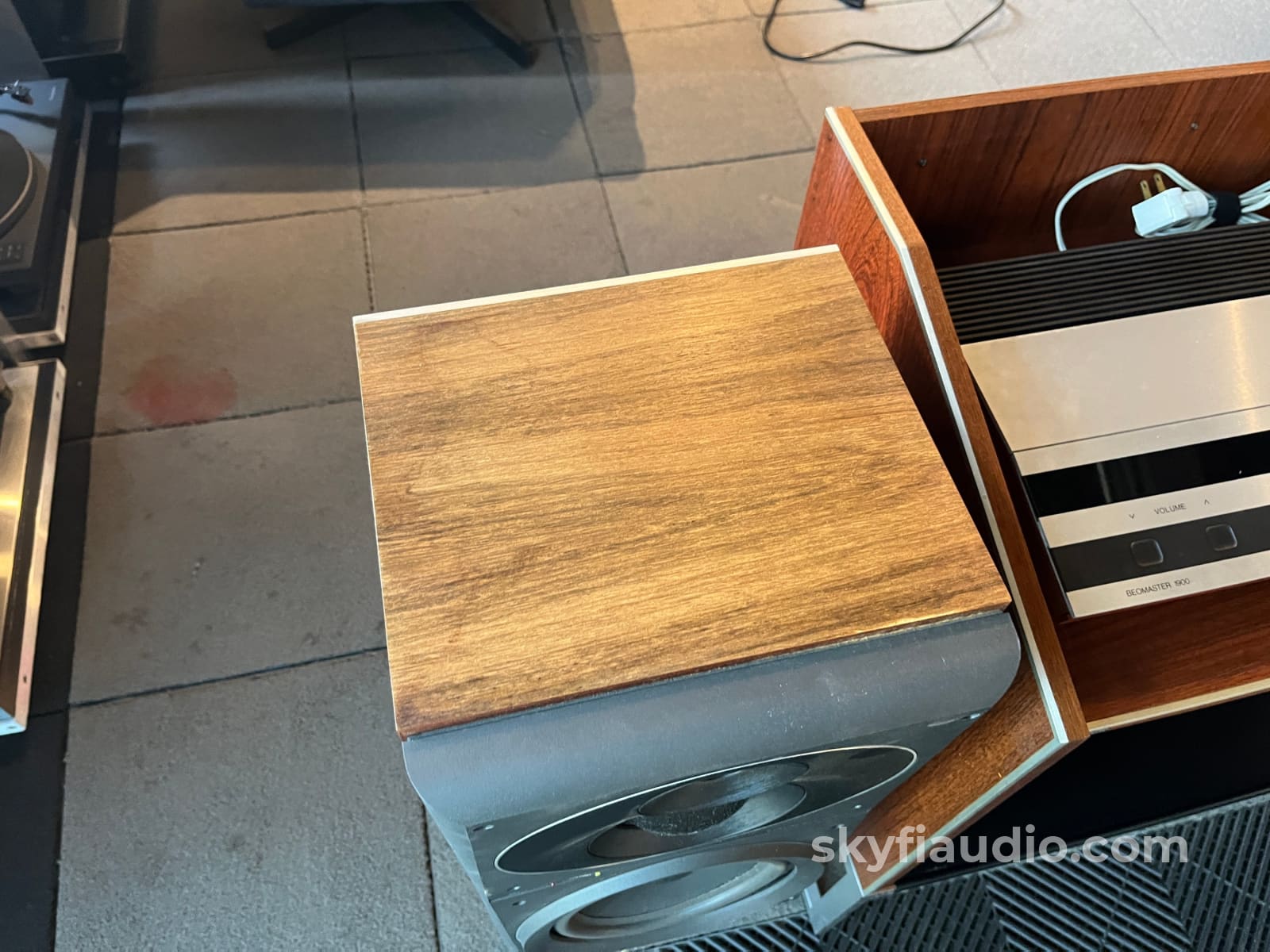 Bang & Olufsen B&O Beomaster 1900 Receiver Beogram 8000 Turntable and Beovox S80.2 speakers W/ Original Cabinet - Rare