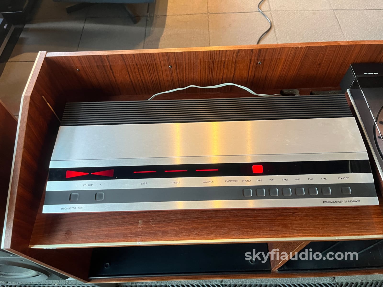Bang & Olufsen B&O Beomaster 1900 Receiver Beogram 8000 Turntable and Beovox S80.2 speakers W/ Original Cabinet - Rare