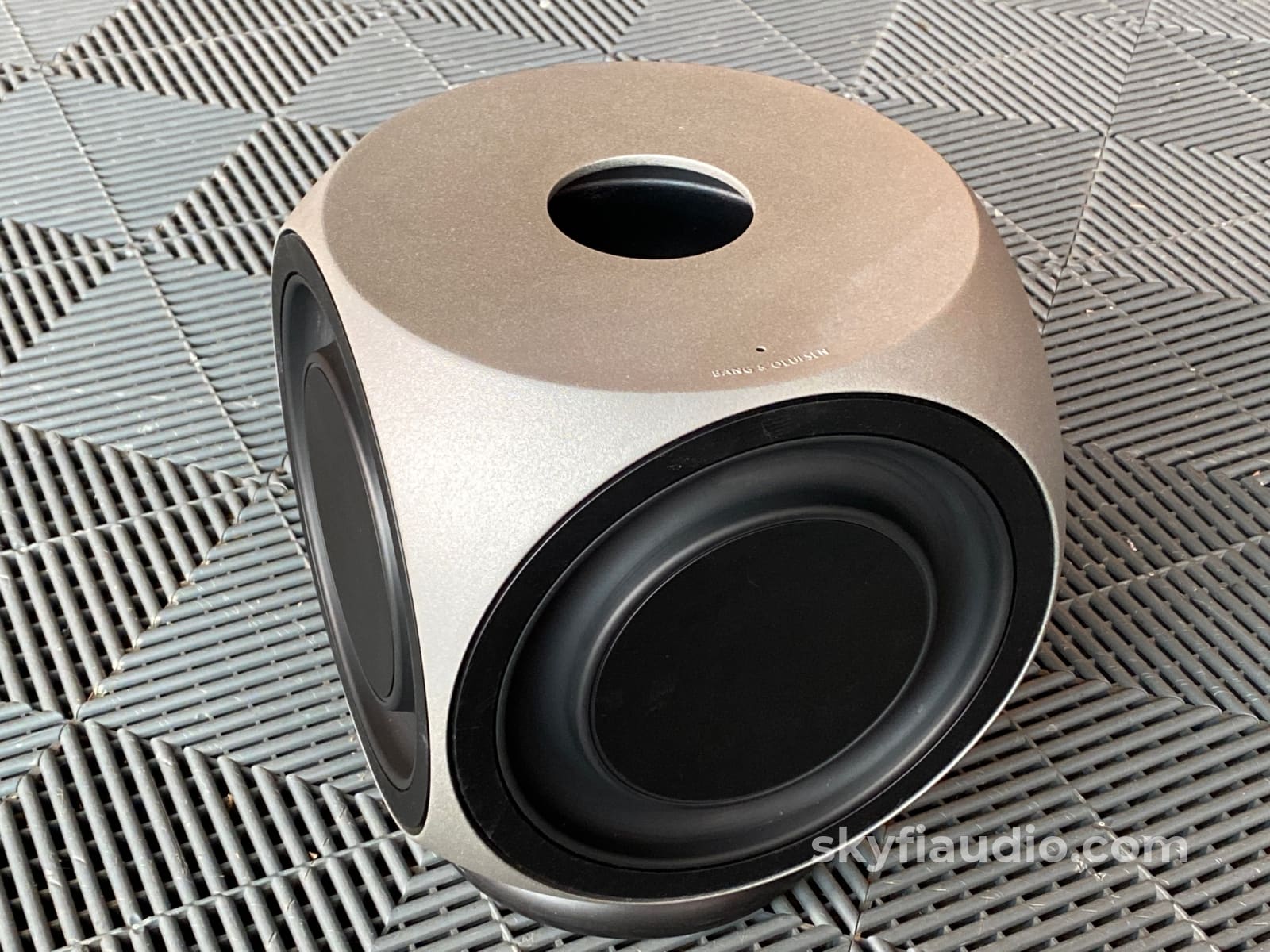 Bang & Olufsen Beolab 2 Active (Powered) Subwoofer In Silver - 850W