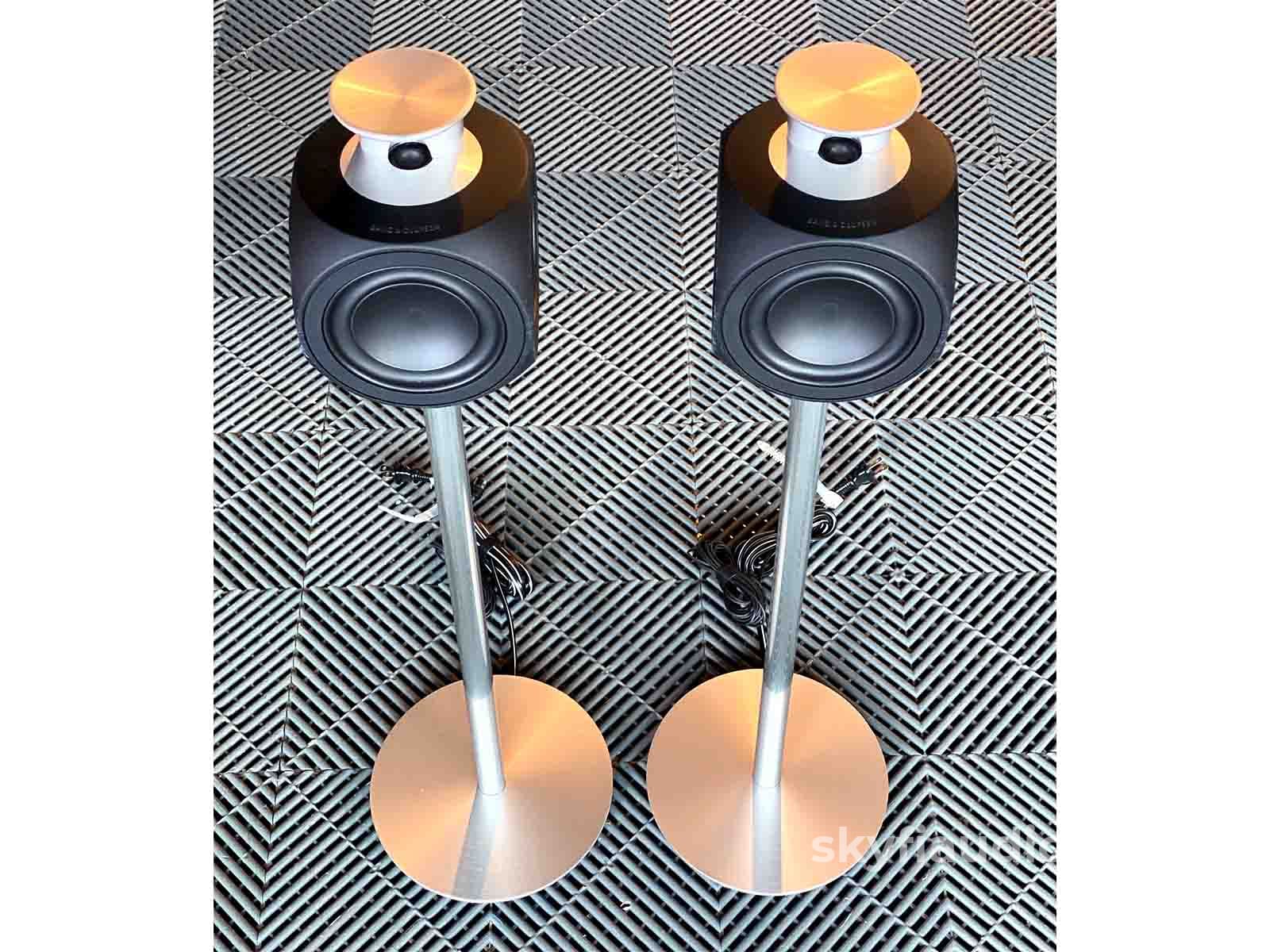 Bang&Olufsen バング&オルフセン BeoLab3 Bang & Olufsen BeoLab 3 Active (Powered) Speakers - With Stands