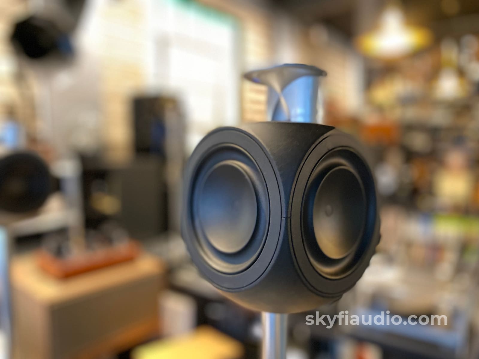 Bang & Olufsen Beosound 3000 And Beolab 3 Speakers (Complete System) Integrated Amplifier