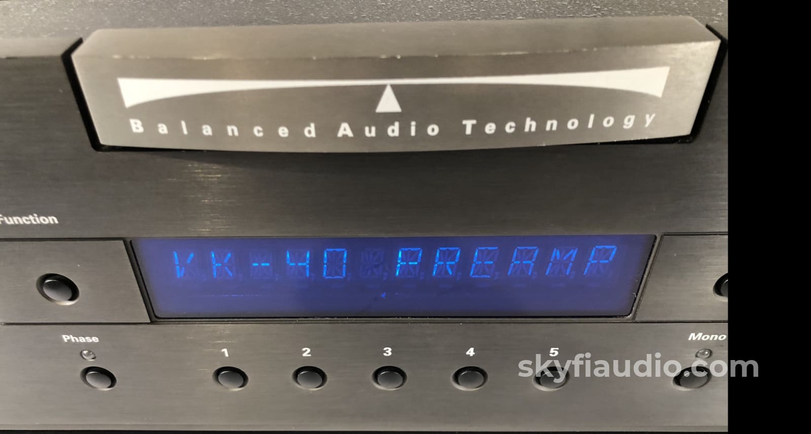 Bat (Balanced Audio Technology) Vk-40 Solid State Preamp With Optional Phono Card And Remote