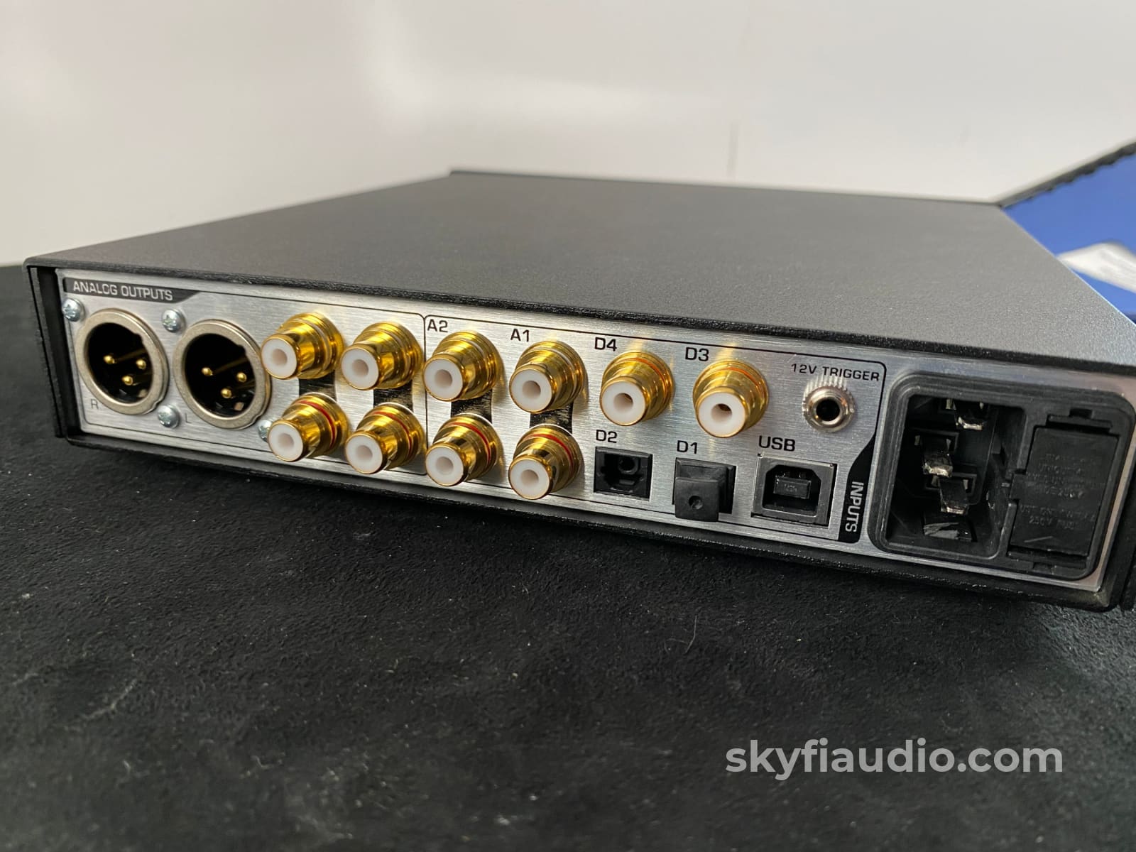 Benchmark Dac3 L - Dsd Reference Quad-Balanced 32-Bit Dac And Preamp With Remote Cd + Digital
