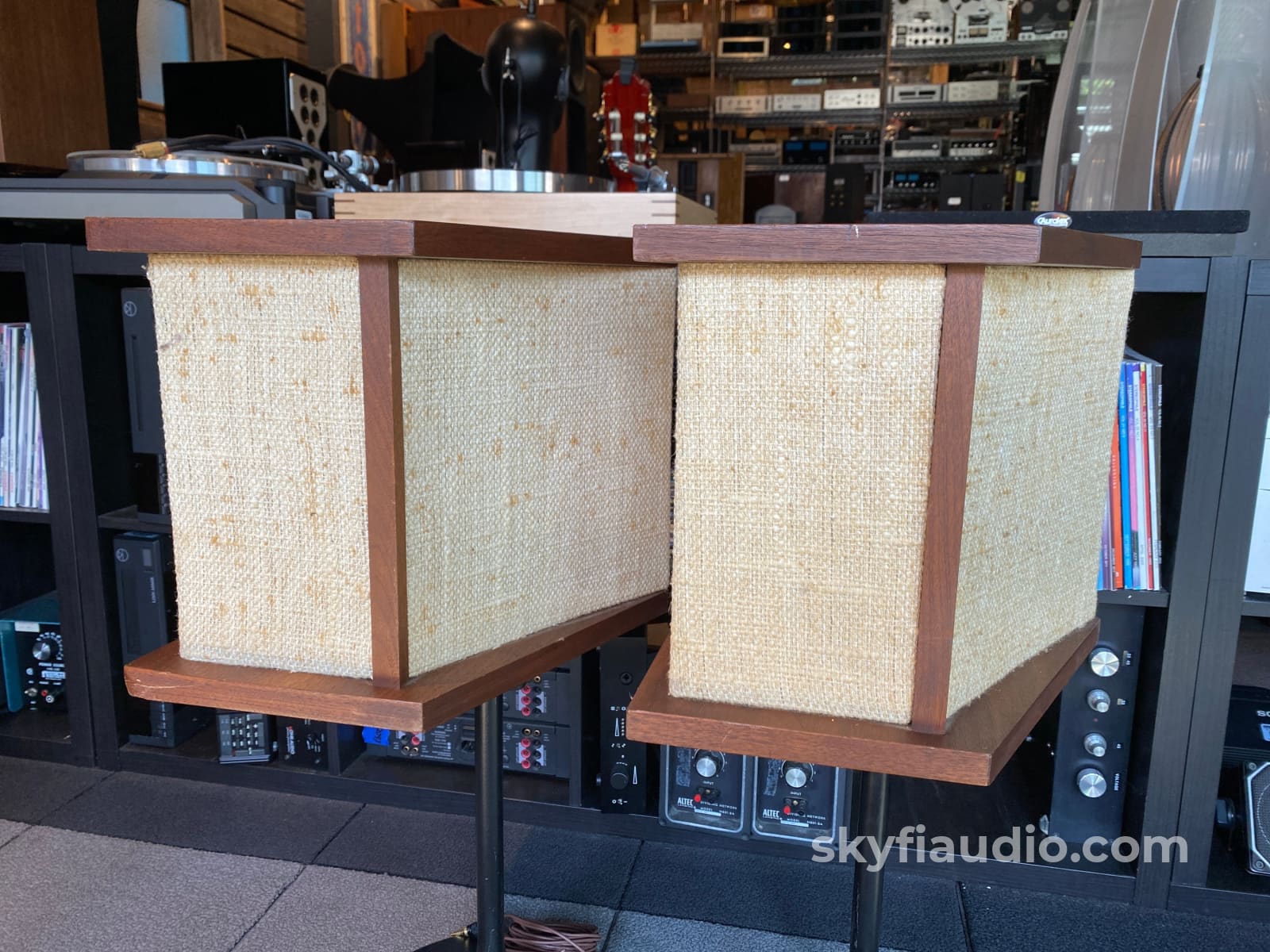 Bose 901 Series Ii Direct/Reflecting Vintage Speakers - W/Original Eq And Tulip Stands