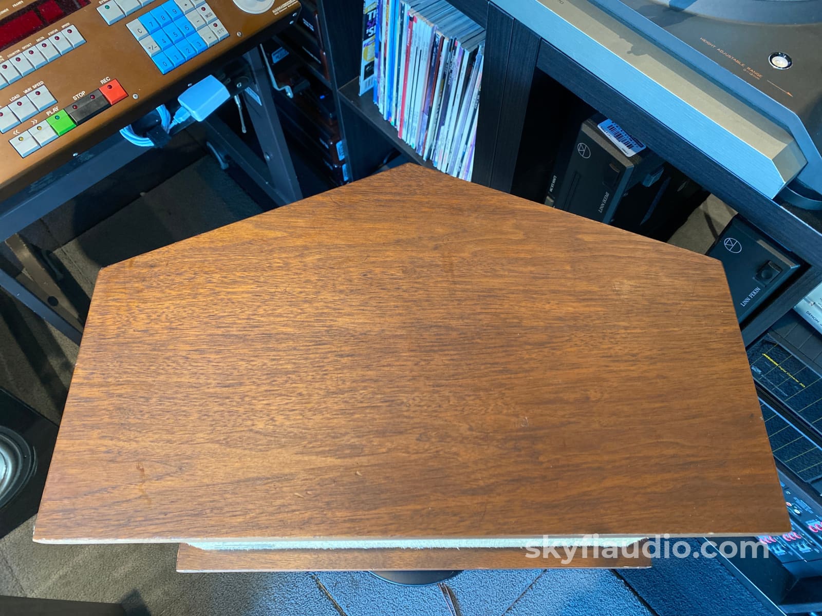 Bose 901 Series Ii Direct/Reflecting Vintage Speakers - W/Original Eq And Tulip Stands