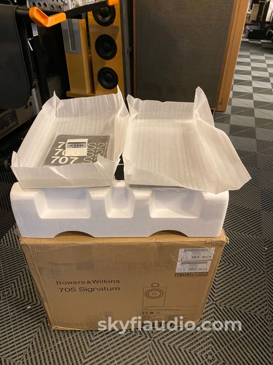 B&W Bowers & Wilkins Signature 705 S2 Datuk Gloss Speakers - Super Rare