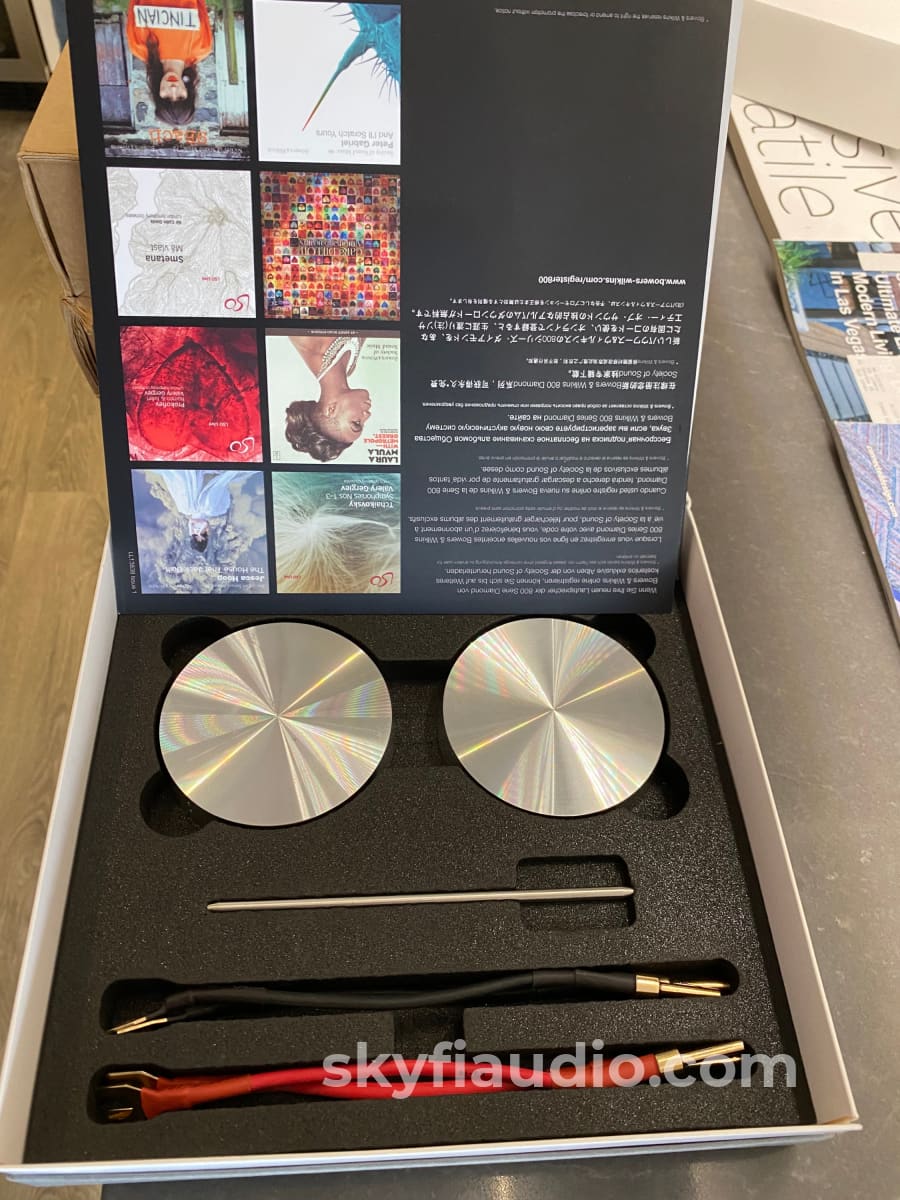 Bowers & Wilkins 800 D3 Speakers Demo Like New Complete