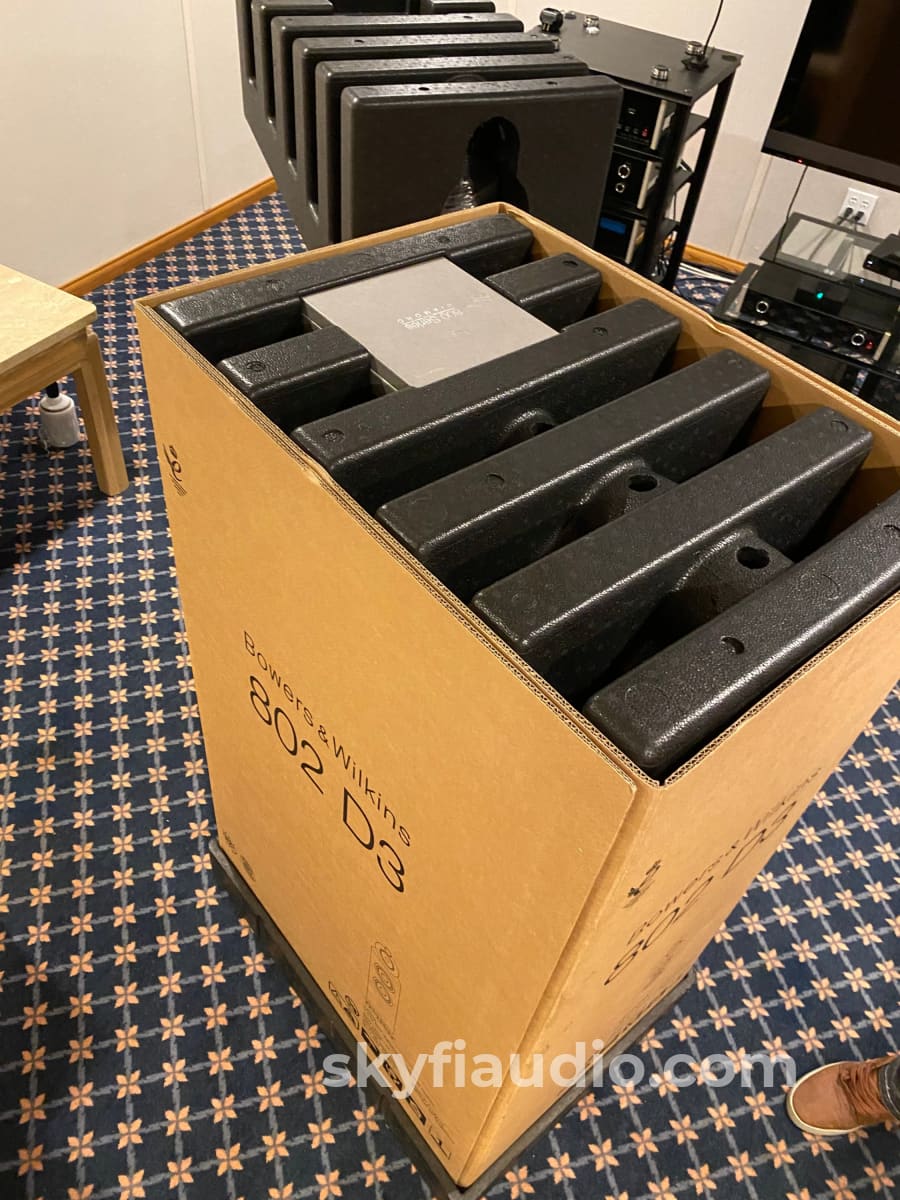 Bowers & Wilkins 802 D3 Speakers In Gloss Black- Like New And Complete