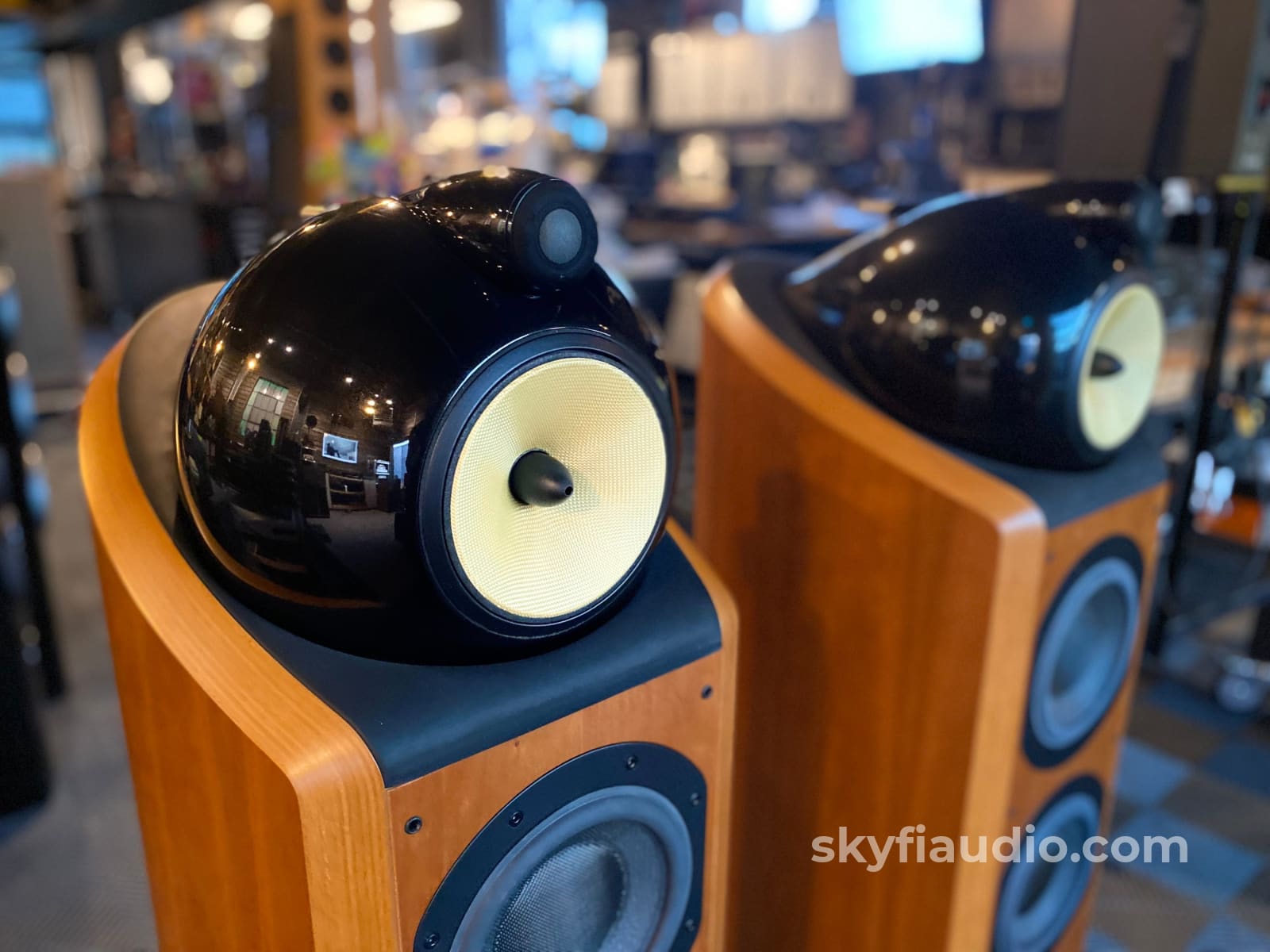 Bowers & Wilkins 802D Speakers In Cherrywood - Like New