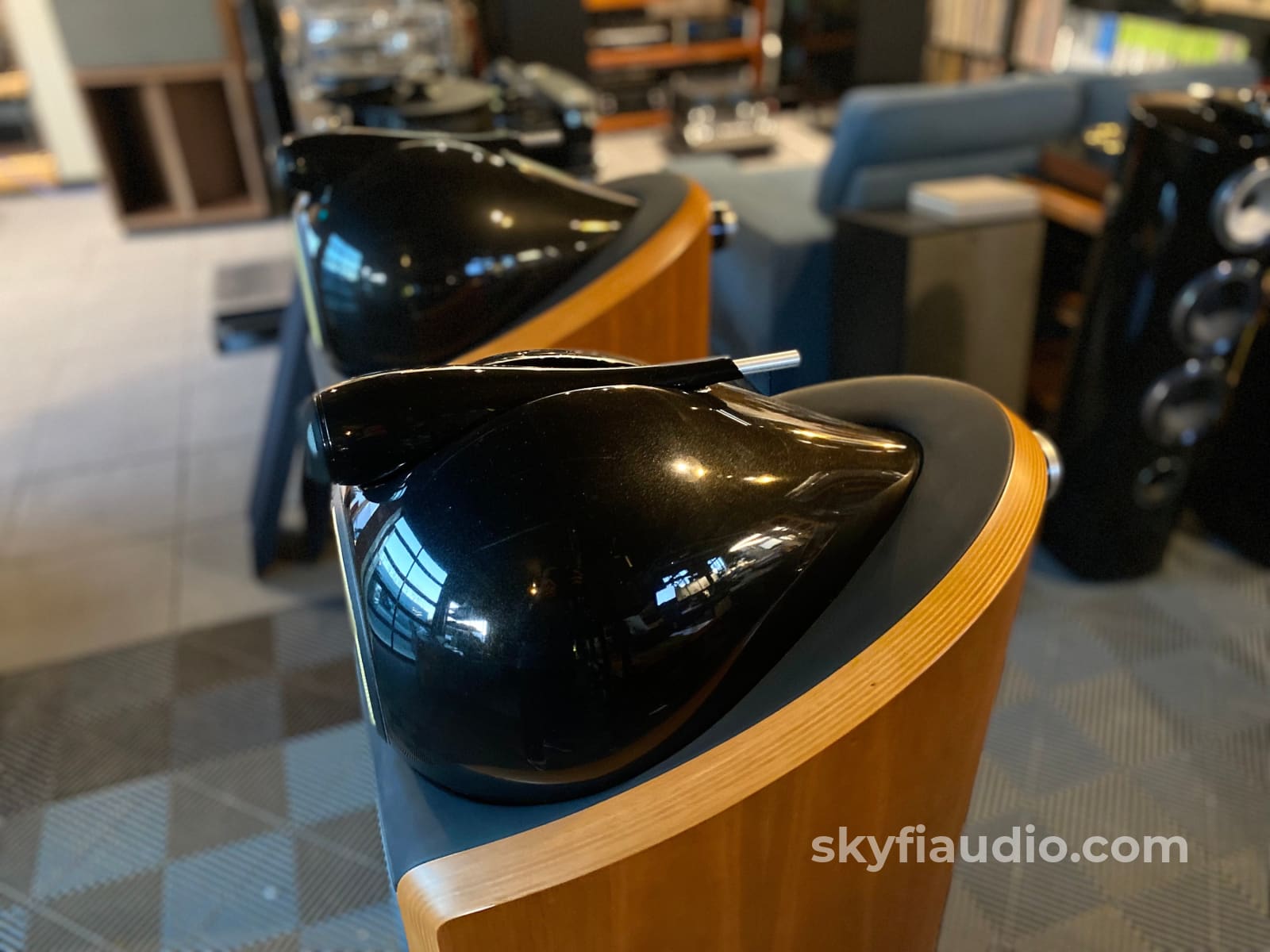 Bowers & Wilkins 802D Speakers In Cherrywood - Like New