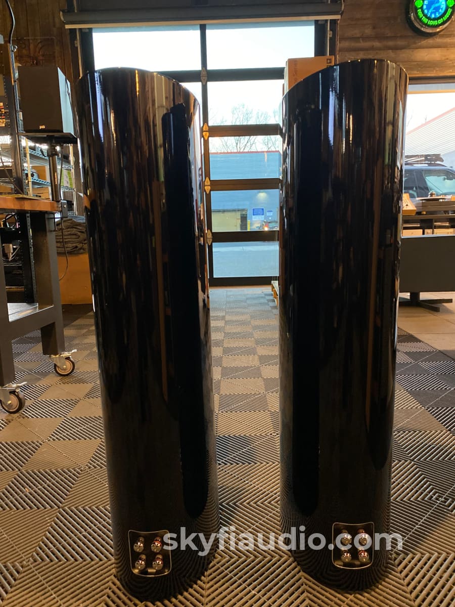 Bowers & Wilkins 804 D3 Speakers In Gloss Black - Like New