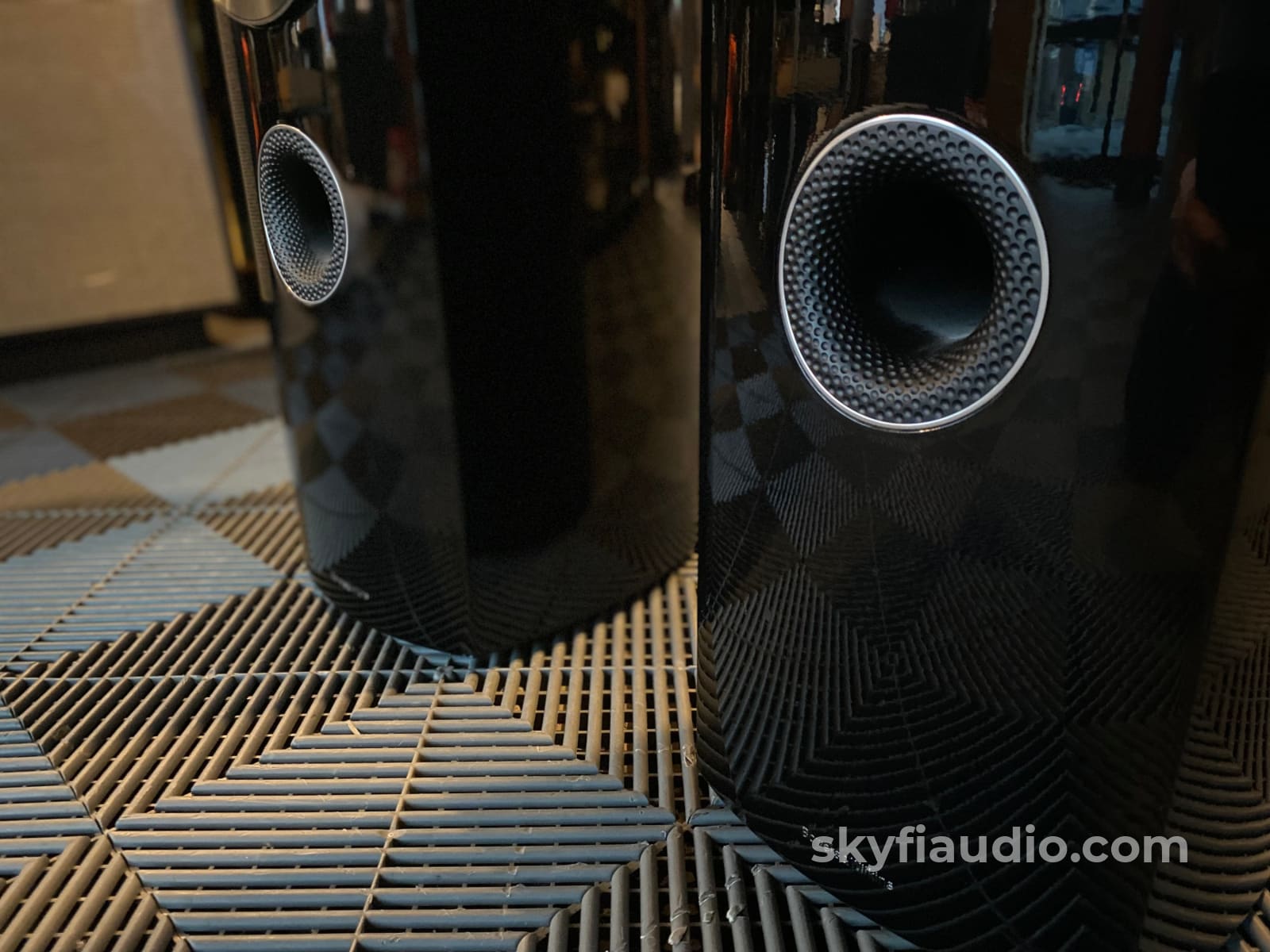 Bowers & Wilkins 804 D3 Speakers In Gloss Black - Like New
