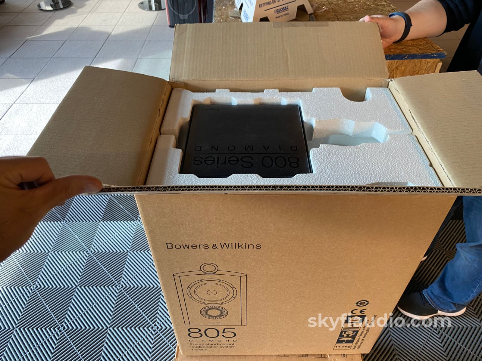 Bowers & Wilkins 805 Diamond Speakers In A Gorgeous Rosenut Finish Complete Set