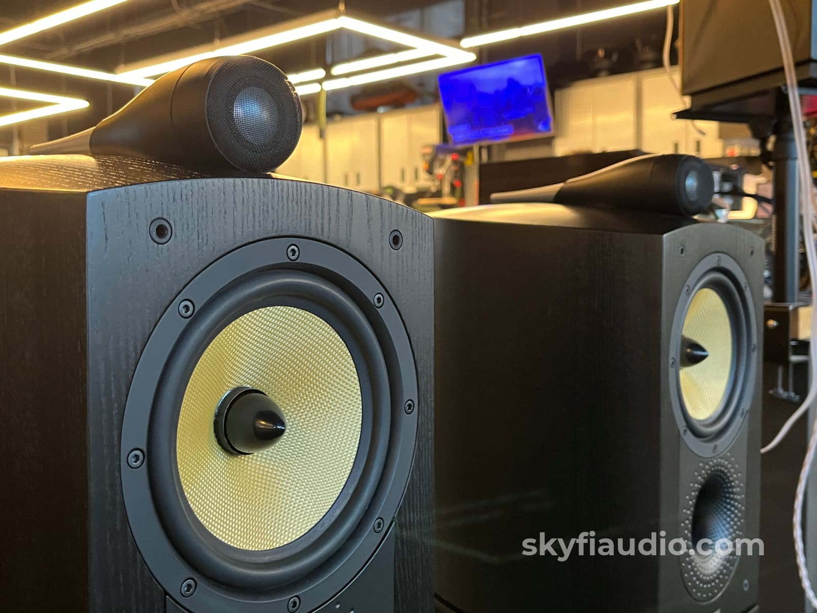 Bowers and Wilkins B&W Nautilus 805 Speakers W/ Stands Speakers