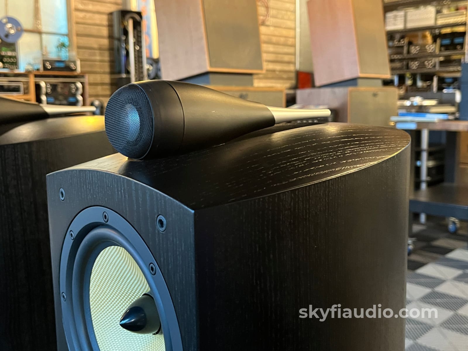 Bowers and Wilkins B&W Nautilus 805 Speakers W/ Stands Speakers