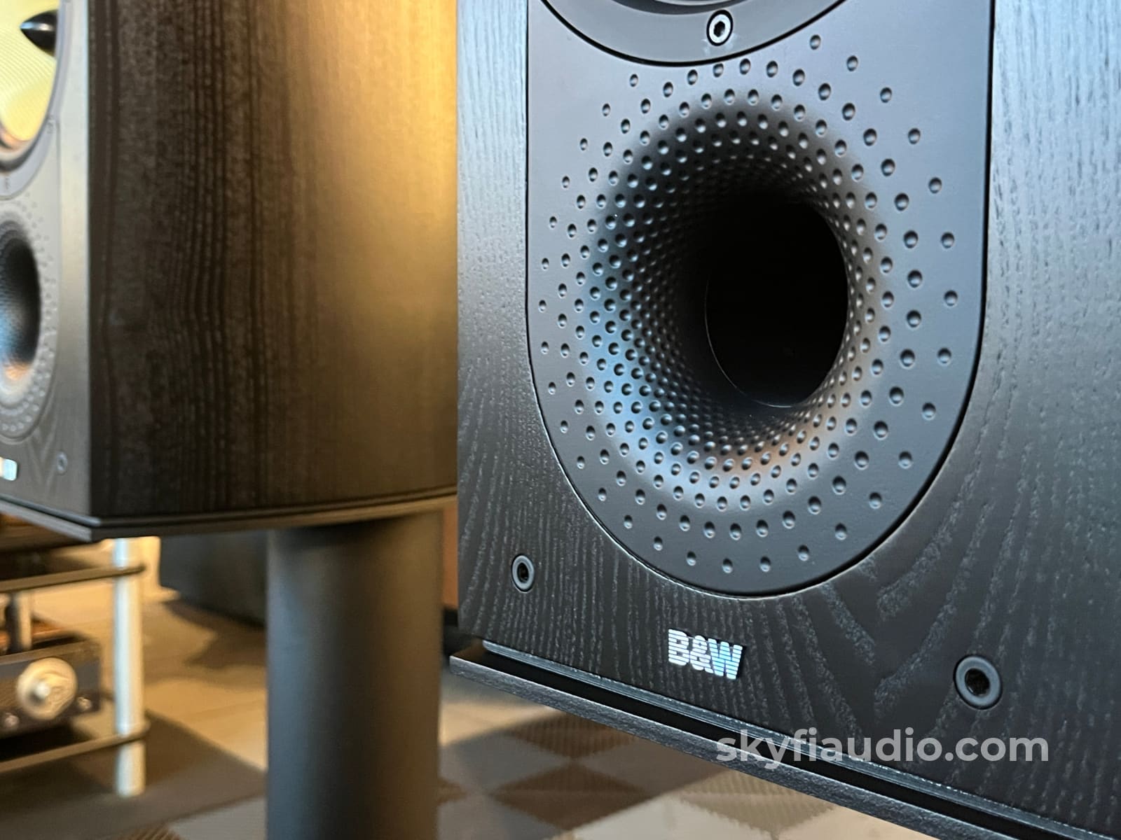 Bowers and Wilkins B&W Nautilus 805 Speakers W/ Stands Speakers