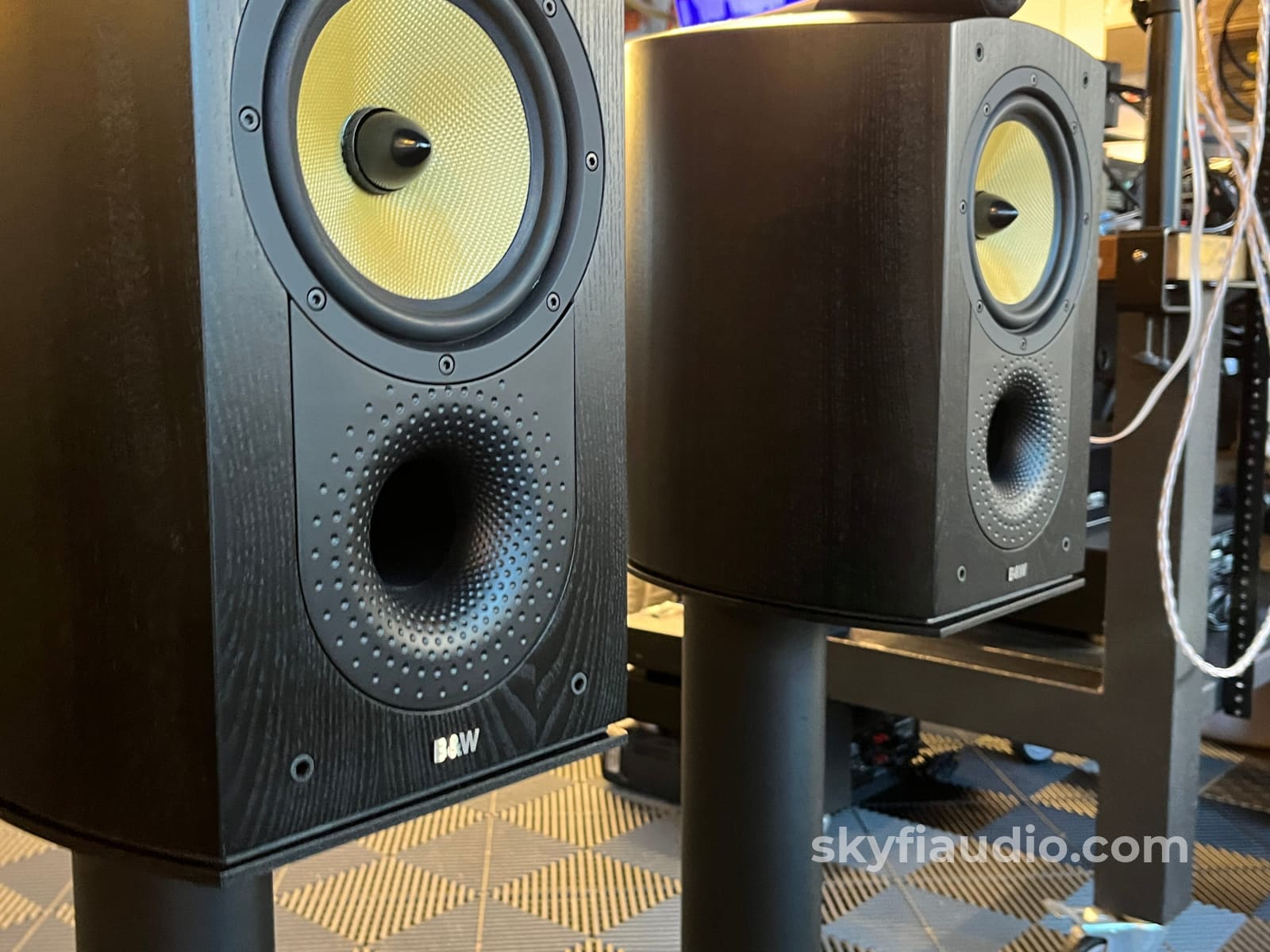 Bowers and Wilkins B&W Nautilus 805 Speakers W/ Stands Speakers