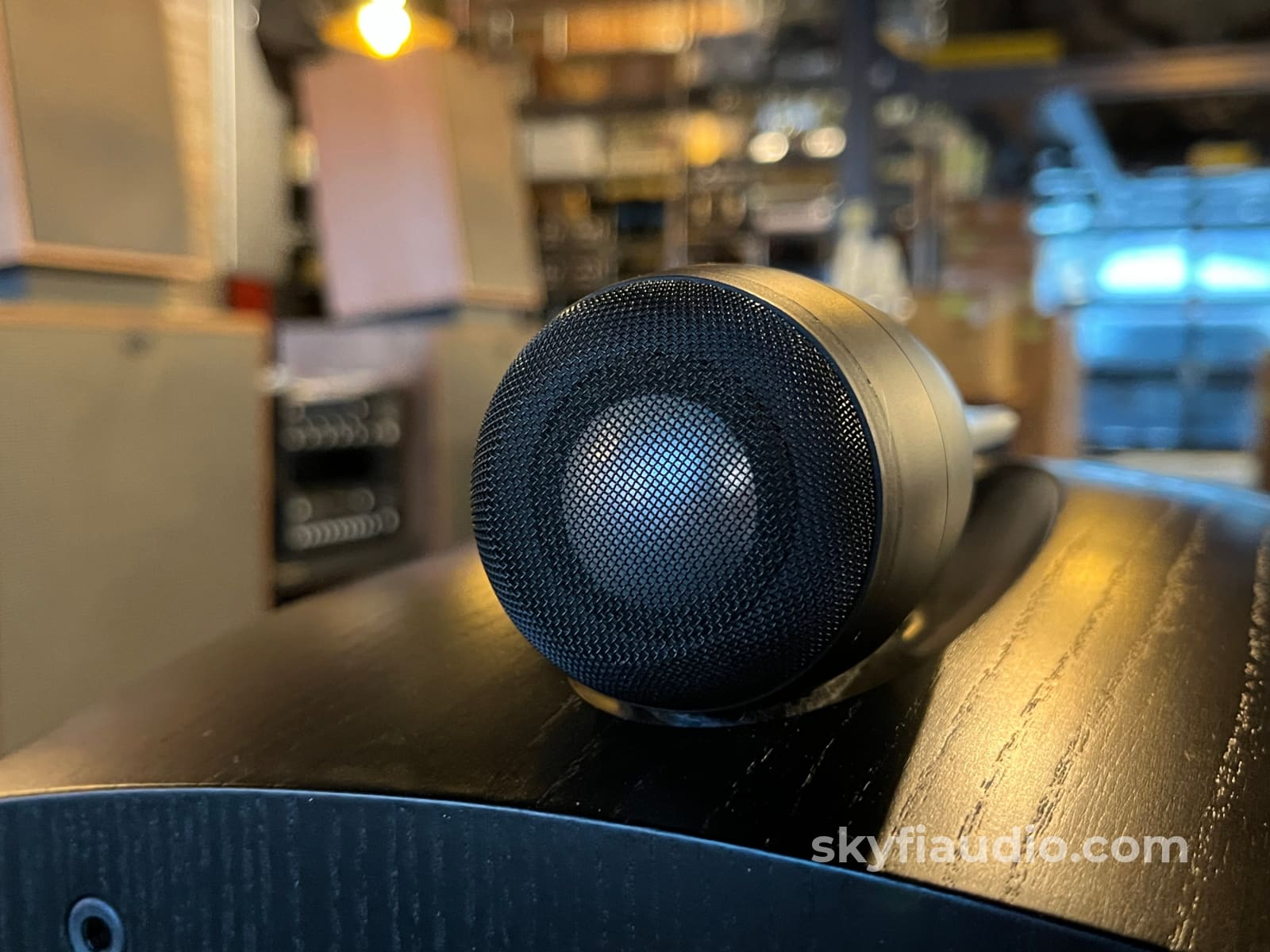 Bowers and Wilkins B&W Nautilus 805 Speakers W/ Stands Speakers