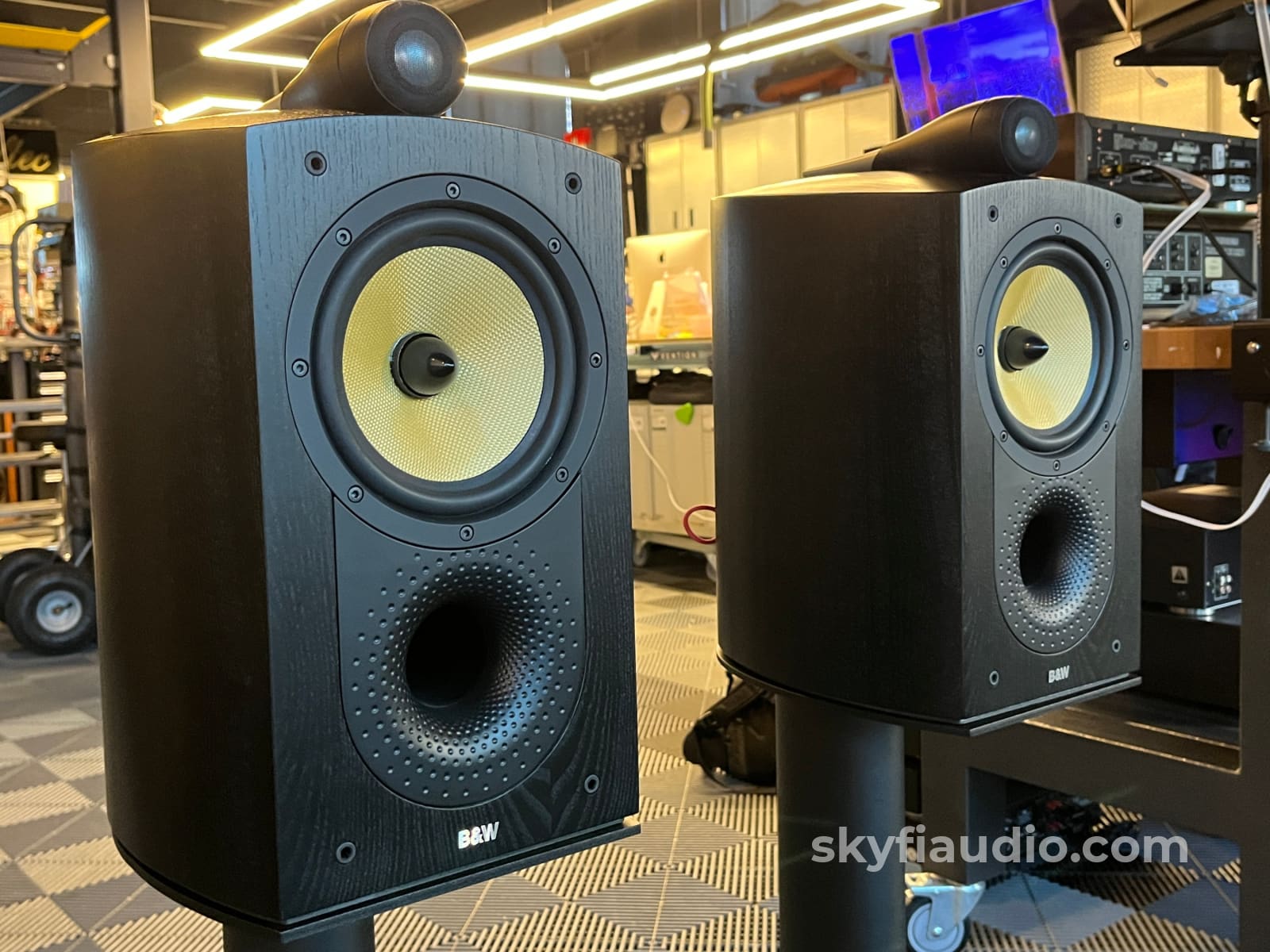 Bowers and Wilkins B&W Nautilus 805 Speakers W/ Stands Speakers