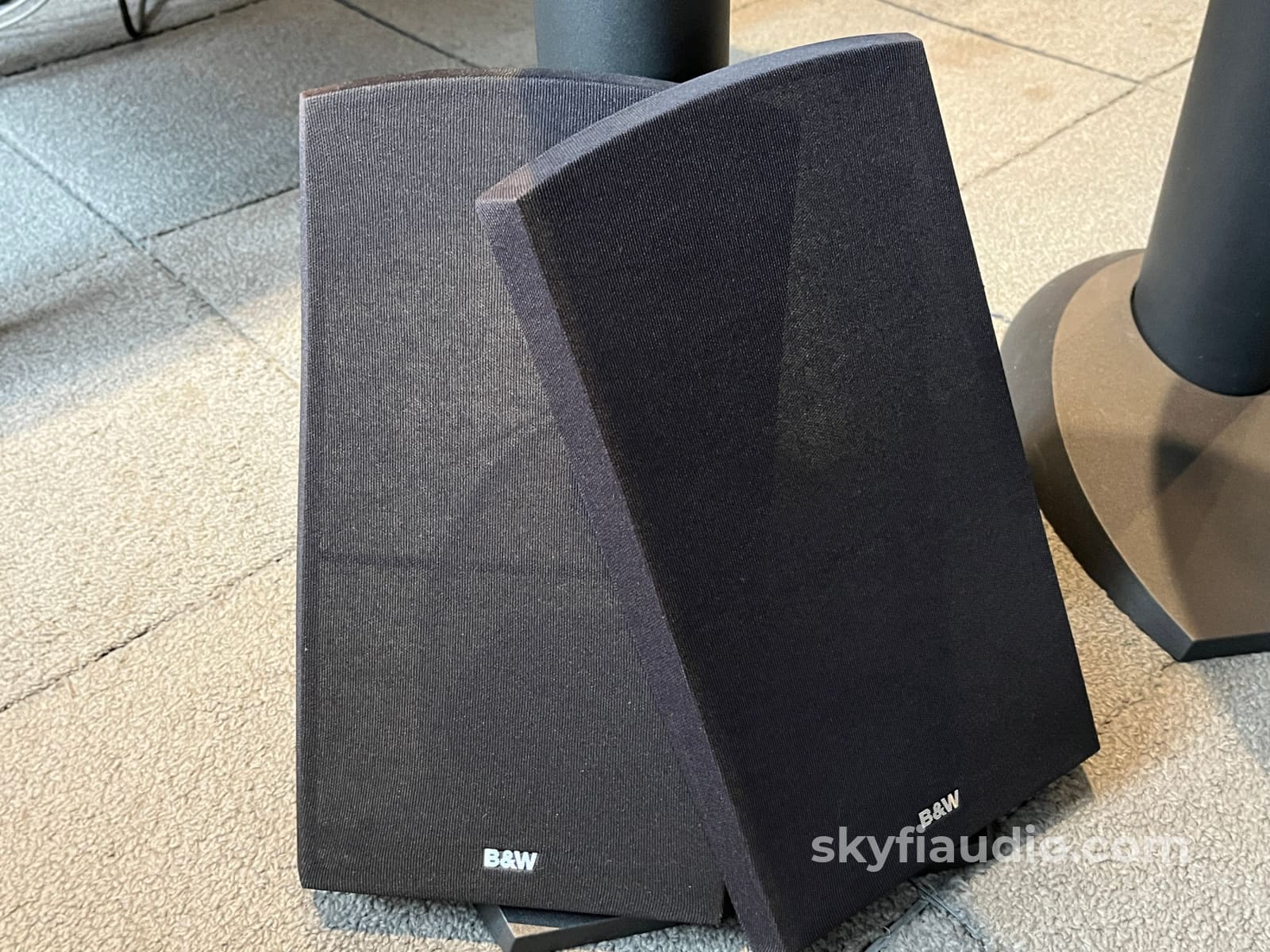 Bowers & Wilkins B&W Nautilus 805 Speakers Cherry Finish- W/ Stands - Speakers