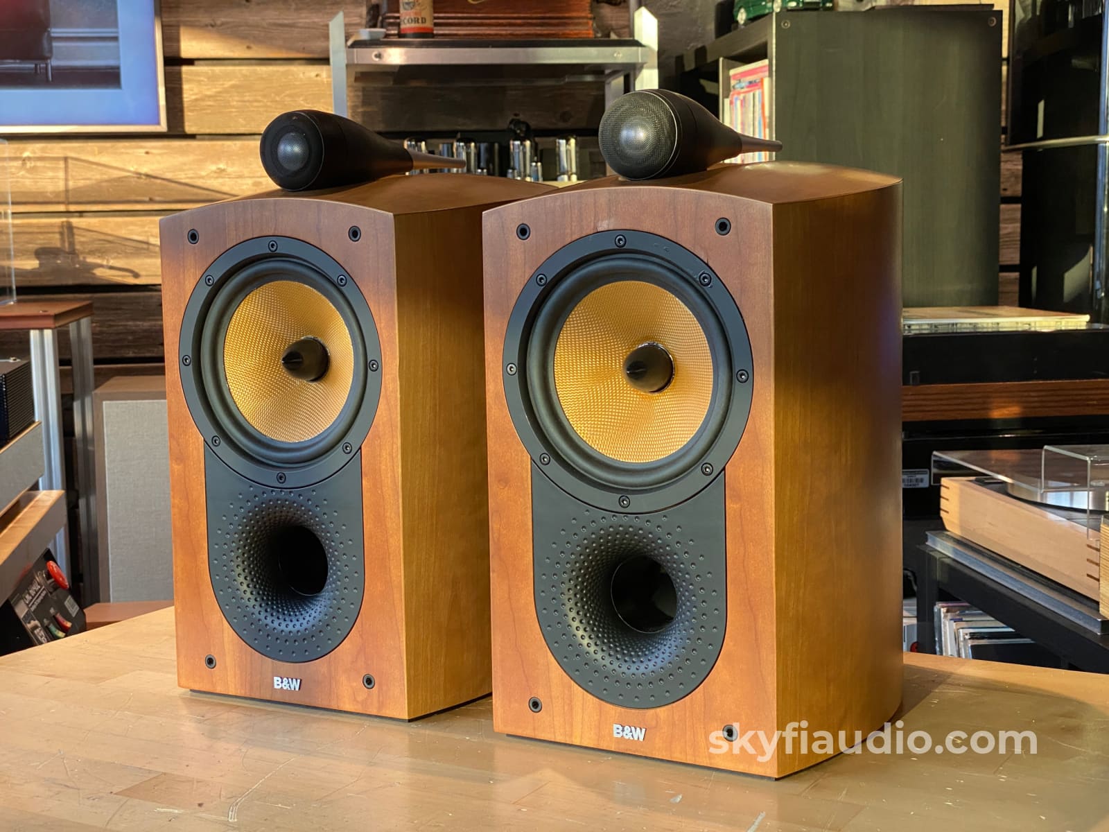 B&W Bowers & Wilkins Nautilus 805 Speakers - Reconditioned