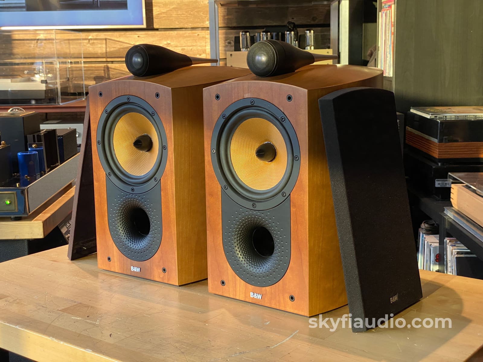 B&W Bowers & Wilkins Nautilus 805 Speakers - Reconditioned