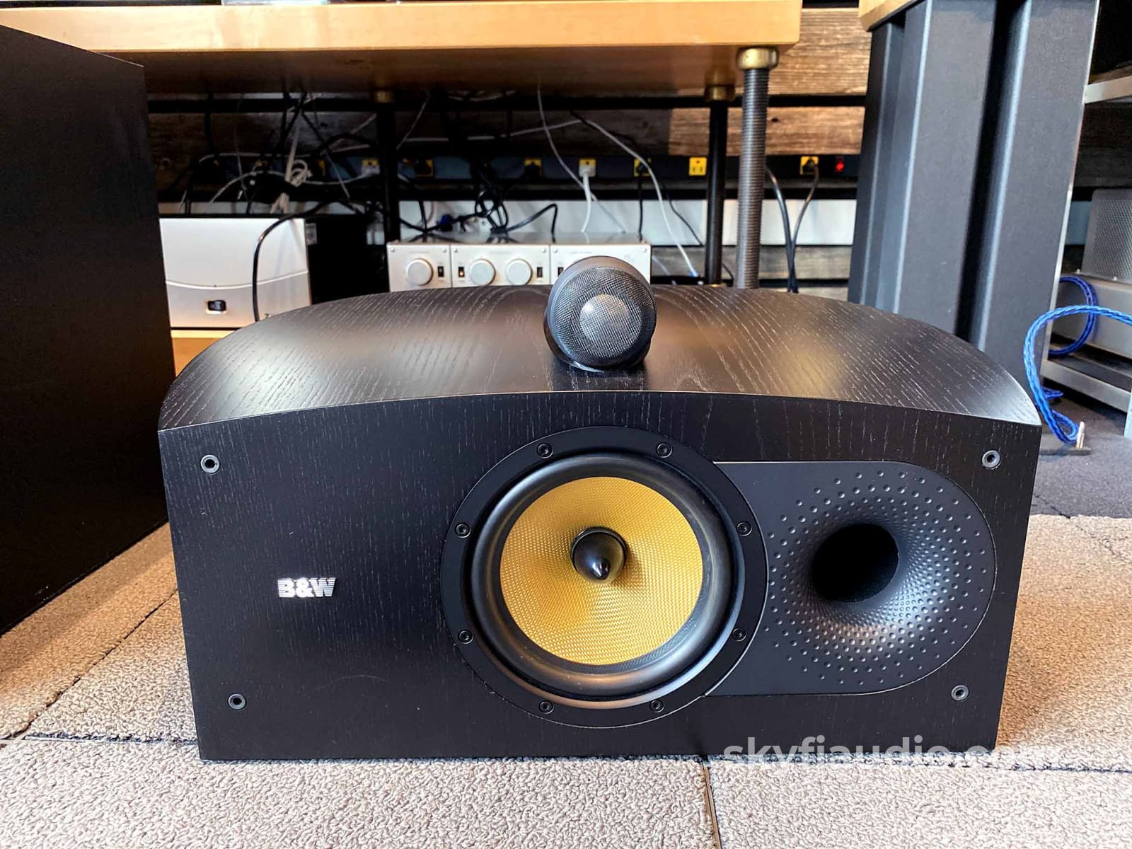 Bowers & Wilkins Nautilus Htm2 Center Channel Speaker Speakers