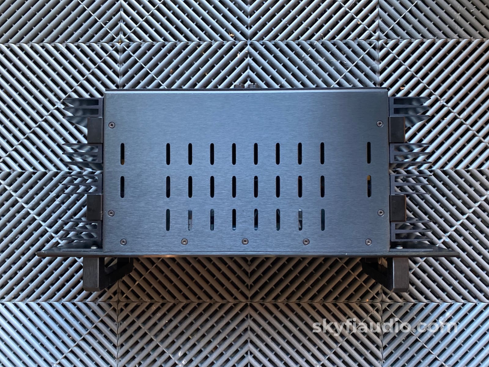 Bryston 3B-St Solid State Stereo Amplifier
