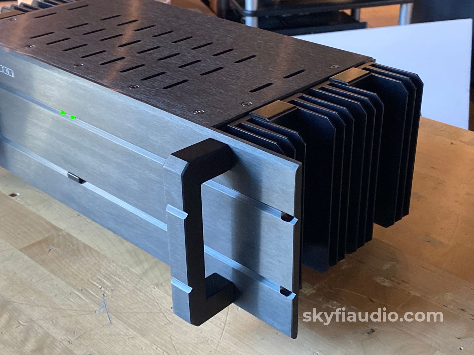 Bryston 3B-St Solid State Stereo Amplifier