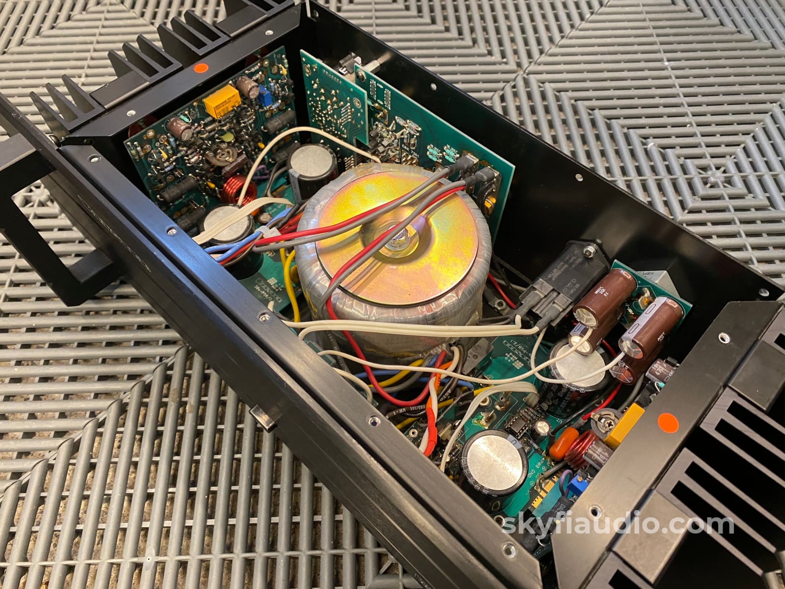 Bryston 3B Thx Solid State Amplifier