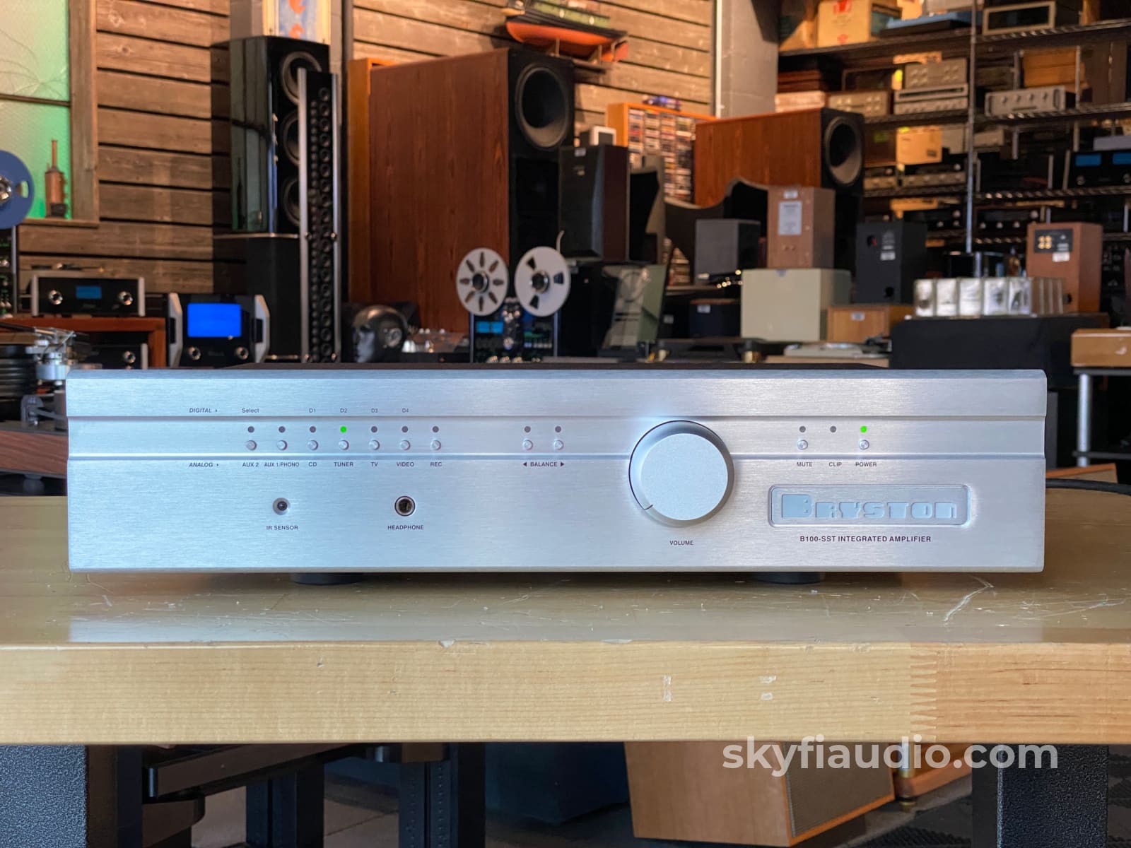 Bryston B100-Sst Solid State Integrated Amplifier