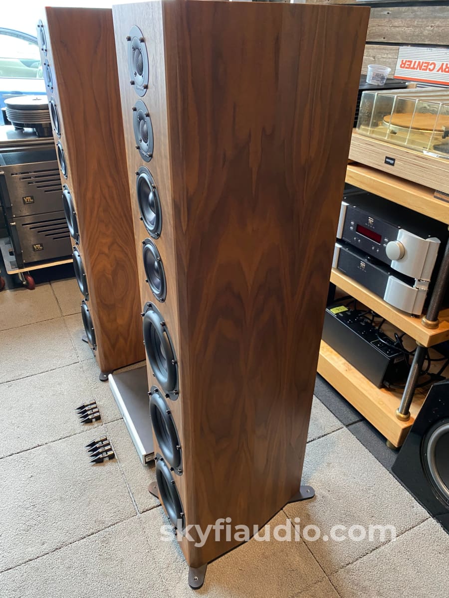 Bryston Model T Signature Active Loudspeaker System With Bax-1 Dsp Crossover Speakers