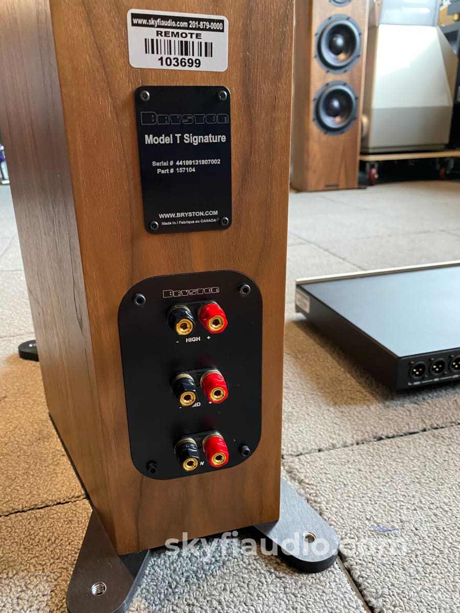 Bryston Model T Signature Active Loudspeaker System With Bax-1 Dsp Crossover Speakers