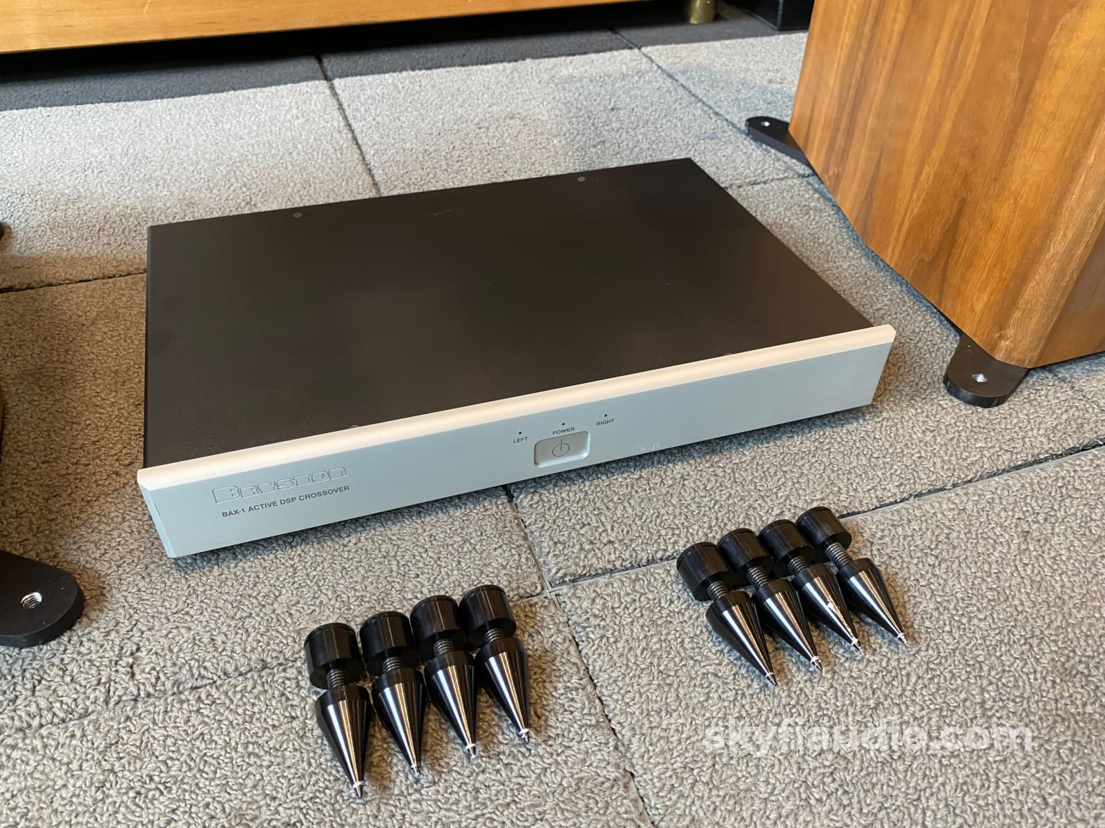 Bryston Model T Signature Active Loudspeaker System With Bax-1 Dsp Crossover Speakers