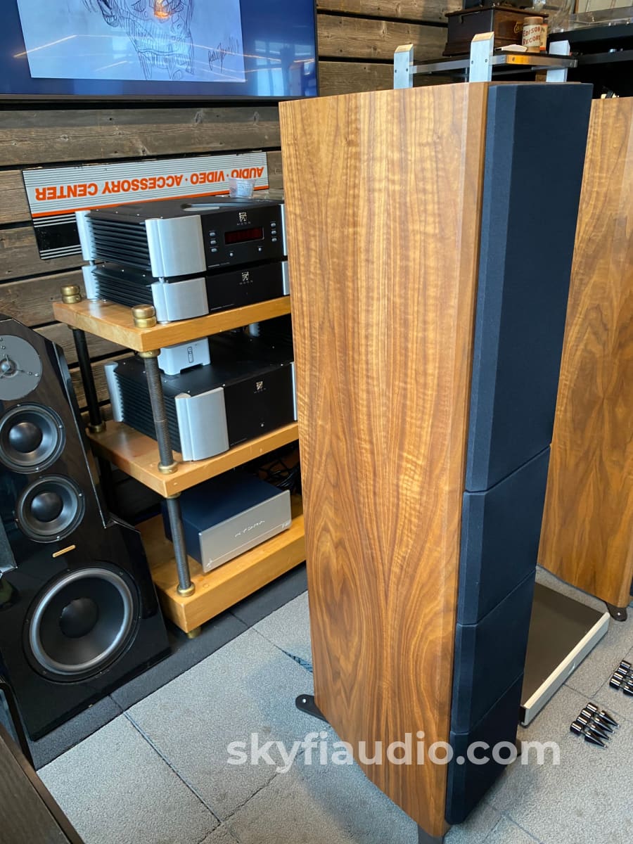 Bryston Model T Signature Active Loudspeaker System With Bax-1 Dsp Crossover Speakers